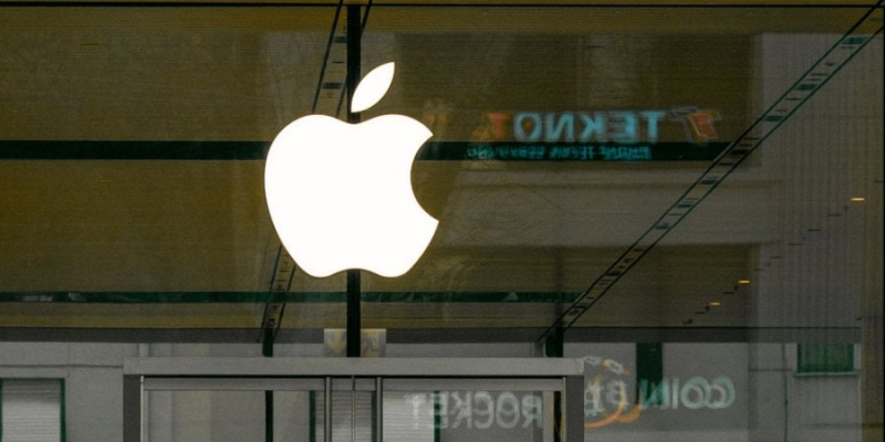 Буде щось феєричне? Топовий дизайнер Apple пішов з&nbsp;компанії для роботи над ШІ-гаджетами з&nbsp;OpenAI