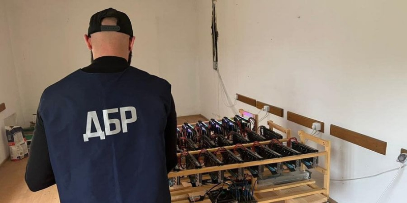ДБР викрило підпільну криптоферму у держпідприємстві Ліси України на Львівщині