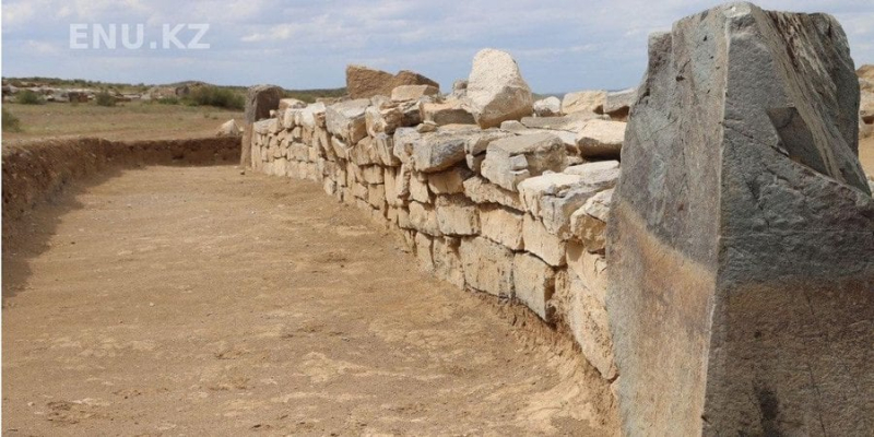 Дивовижна знахідка. У&nbsp;Казахстані знайшли піраміду з&nbsp;керамікою та&nbsp;прикрасами всередині
