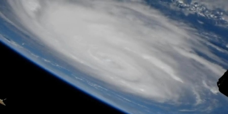 Гігантський монстр. NASA опублікувало відео з&nbsp;демонстрацією урагану Франклін із космосу