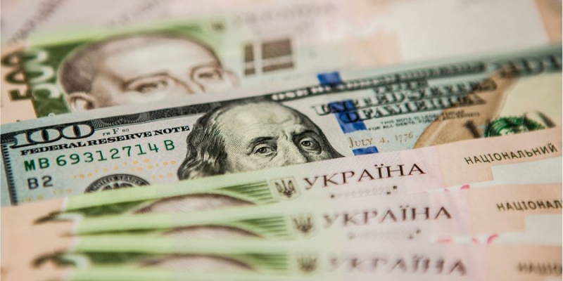 Курс валют НБУ. Долар та євро почали тиждень з&nbsp;падіння