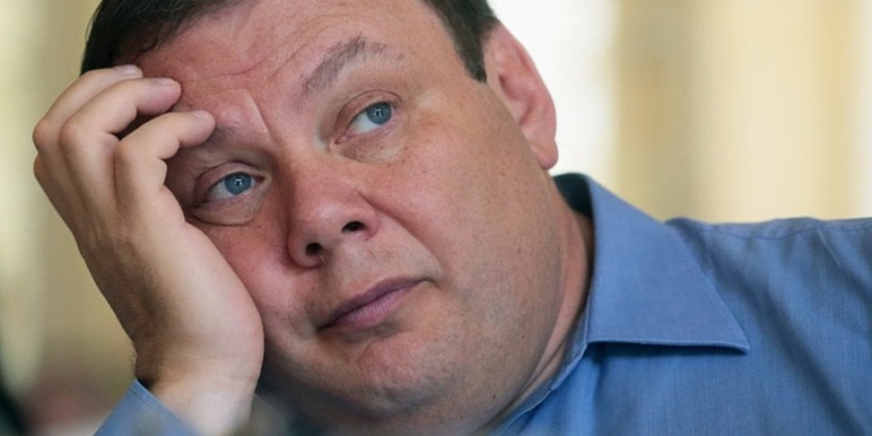 Олігарх на&nbsp;автобусі. Британські чиновники запропонували Фрідману пересісти на&nbsp;громадський транспорт