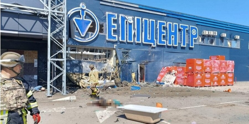 Всім працівникам запропонують евакуацію. Епіцентр припиняє роботу гіпермаркету у&nbsp;Херсоні після російського обстрілу