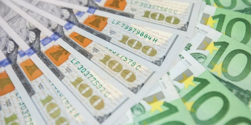 За відсутності позитиву. Ціна євро у&nbsp;2024 році здивує більше, ніж курс долара&nbsp;&mdash; прогноз