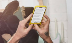 Для людей з великими пальцями. На iPhone зробили клавіатуру зі справжніми кнопками