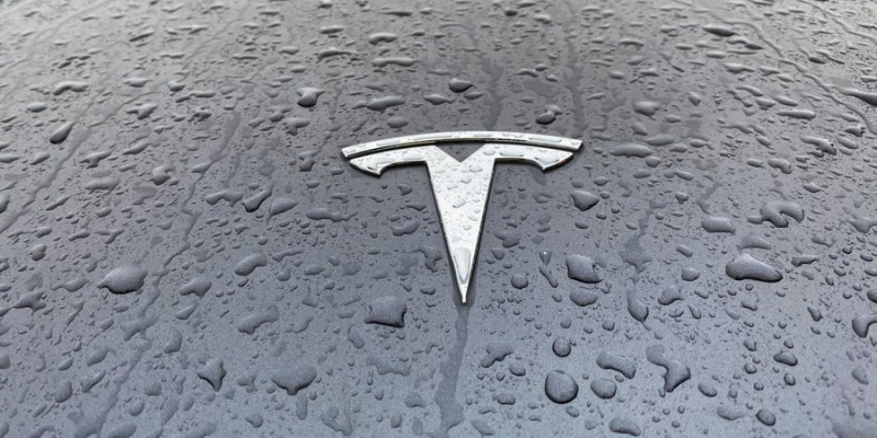 Goldman Sachs знизив рейтинг акцій Tesla після їх стрімкого ралі