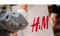 Модний гігант повертається. Де H&M планує відновити роботу своїх магазинів — перелік ТРЦ в Києві і Львові