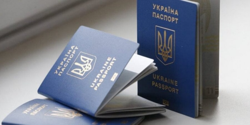 Паперовий або у смартфоні. Закордонний паспорт можна буде надавати для отримання послуг в сервісних центрах МВС