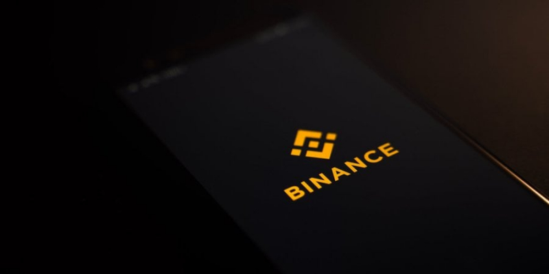 Велика криптобіржа Binance пішла з російського ринку